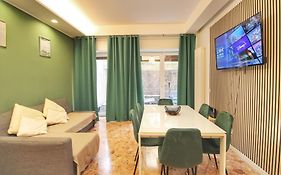Delicious 2 Bed Room Apartment And Garden By Yh